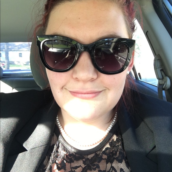 Meet your Posher, Sara aka @sbenaqui! - Picture 3 of 8